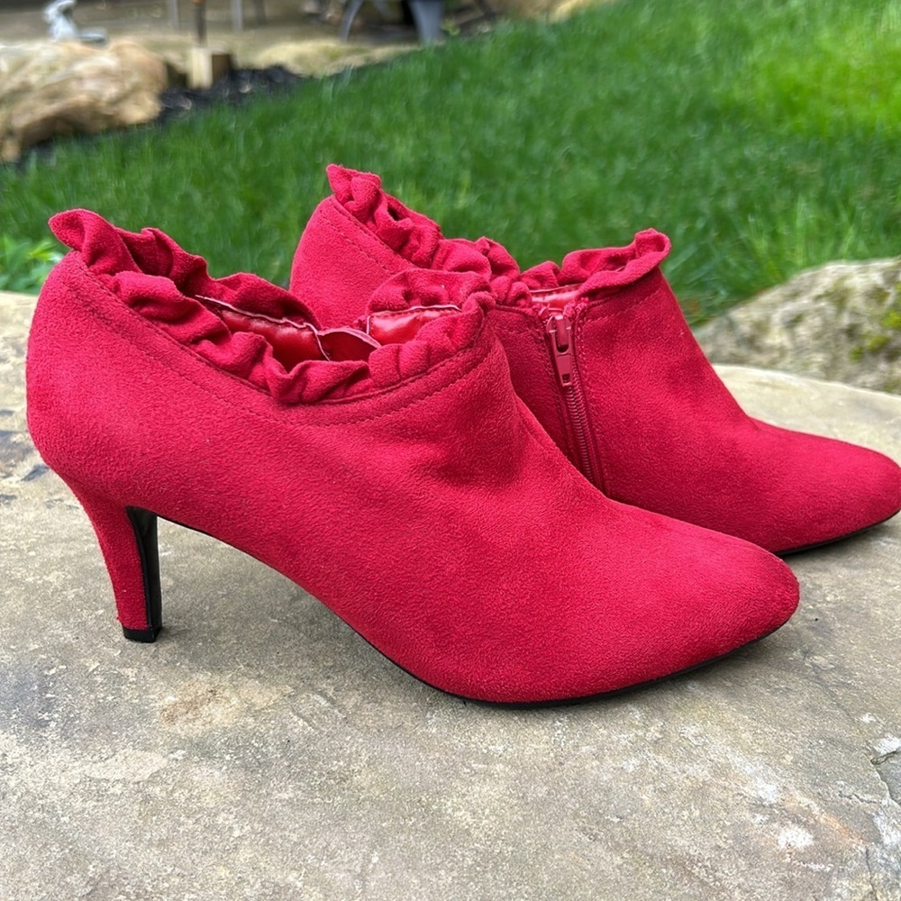 Covington red faux suede heeled booties size 7 M with ruffle at ankle side zip
